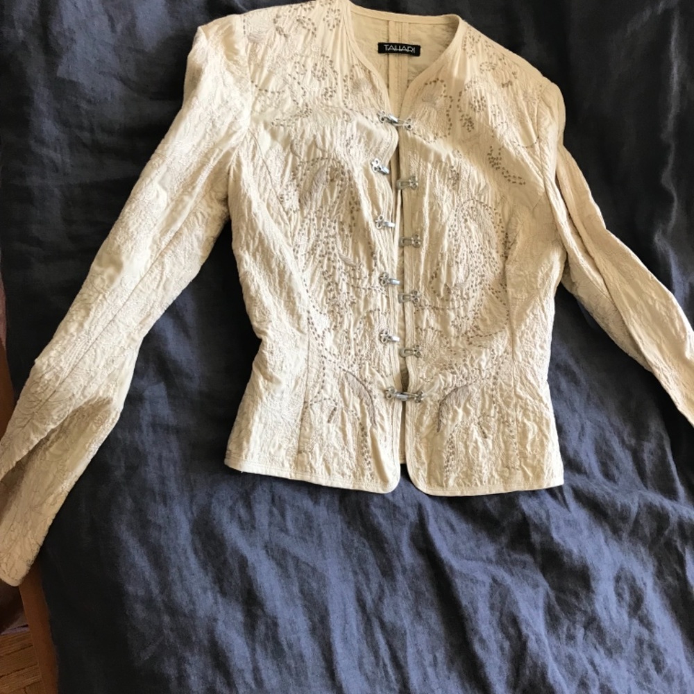 Tahari blazer - Picture 3 of 9